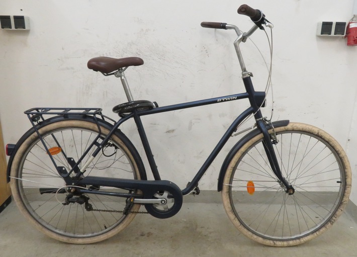 Oldenburg: Einbruch in Autowerkstatt scheitert – Täter flüchtet und lässt Fahrrad zurück 🚲