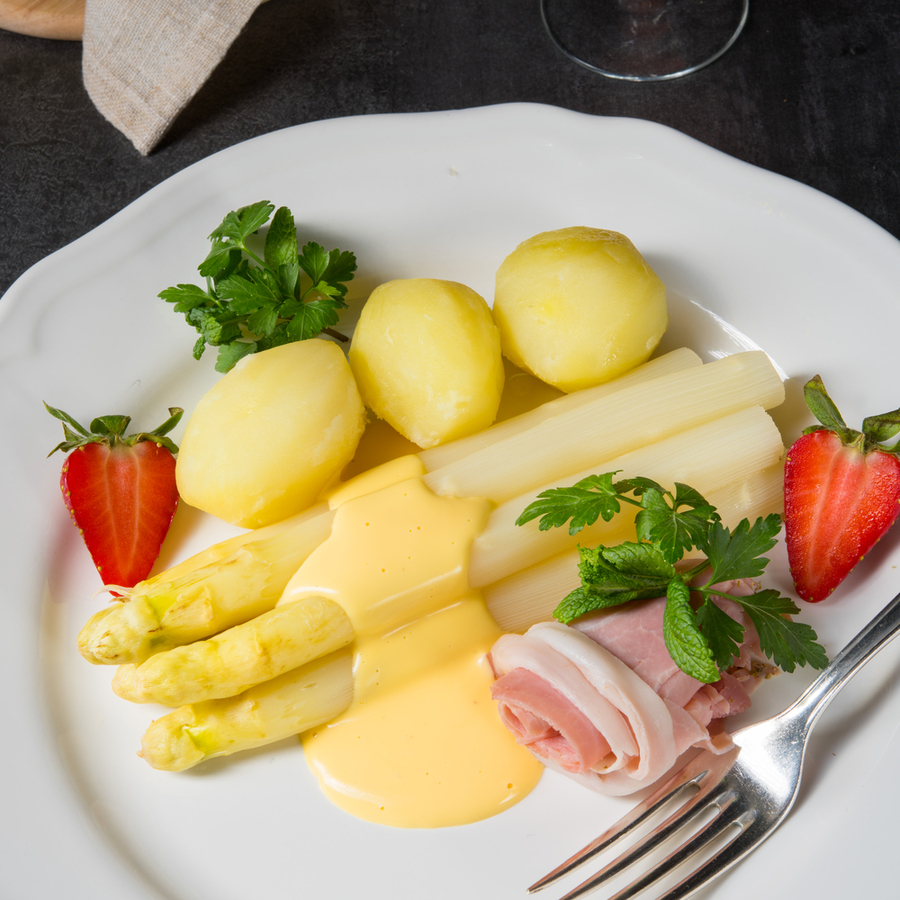 Weißer Spargel genießen: Diese Beilagen machen das Spargelessen perfekt! 😋