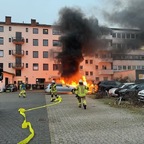Vier Autos brennen aus: Feuerwehreinsatz am Morgen in Bremerhavener Innenstadt