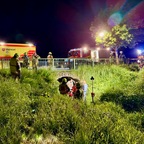 Schwerer Sturz bei Autotreffen – Frau fällt in Entwässerungskanal bei Huntlosen