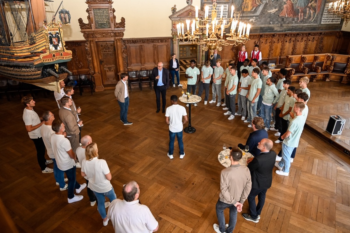 Pokalhelden im Rampenlicht: Werder-U19 feiert historischen DFB-Pokalsieg im Bremer Rathaus 🎉⚽