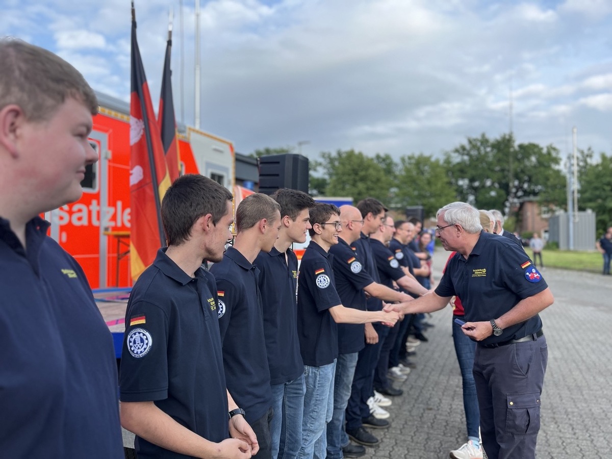 Oldenburg sagt Danke: Ehrennadeln für unermüdliche Hochwasser-Helfer 🏅